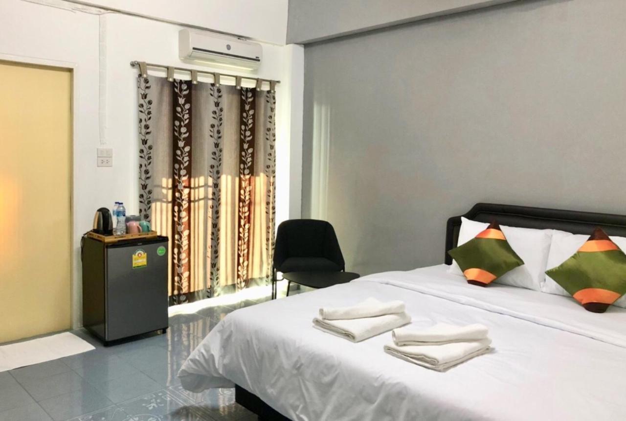 Oblique Apartment - ออฟบลิค อพาร์ทเมนท์ Nonthaburi Bagian luar foto